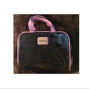 Kenneth Cole 3 piece cosmetic bag set